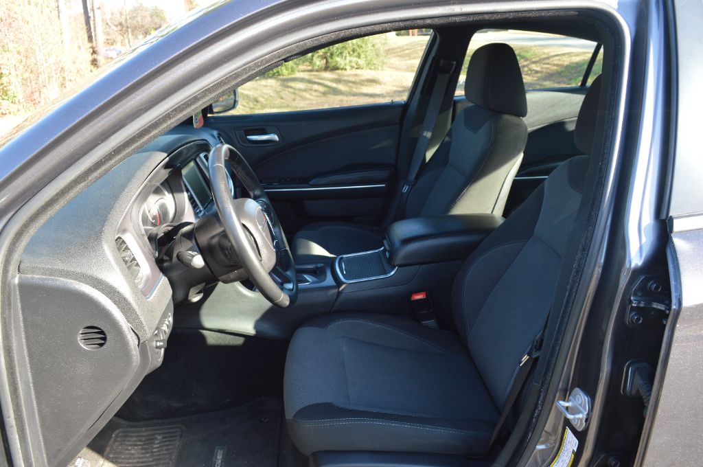 2015 Dodge Charger SE - Photo 9